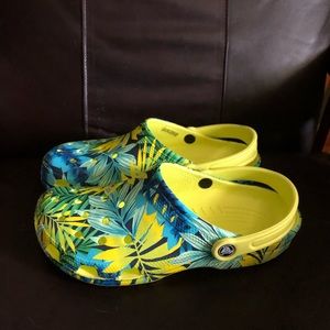 CROCS tropical US 10 women’s 8 men’s